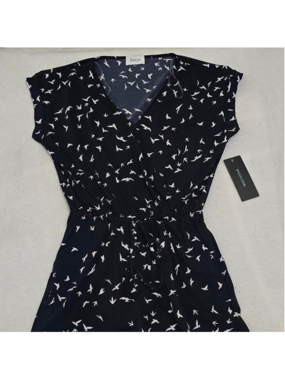 Korye black & white bird print dress with tie waist, size S #birdprint #tiewaist